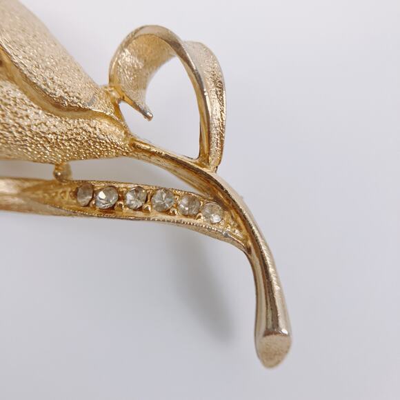 Signed BSK Gold Plated Floral Brooch, Flower Rhinestone Designer Pin - Picture 4 of 6